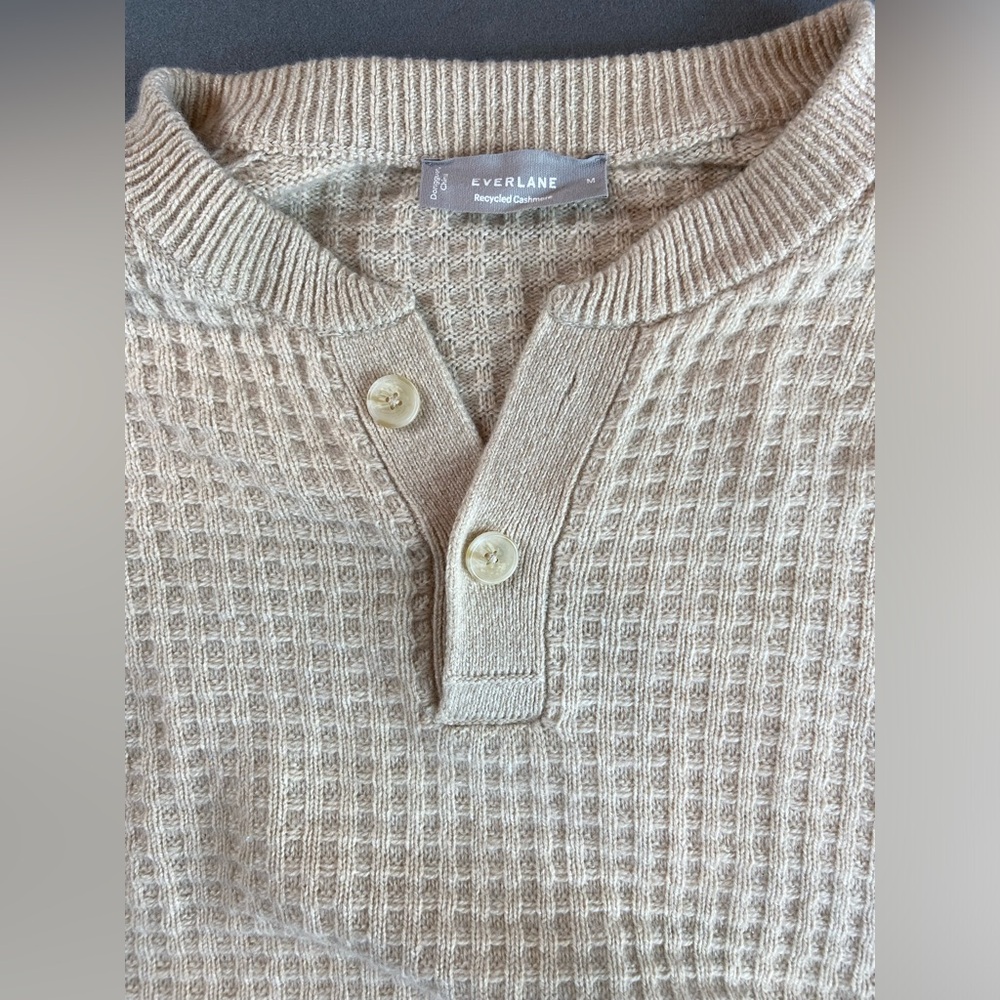 Everlane Cashmere Sweater Waffle Weave 2 Buttons Size Large - Picture 10 of 10